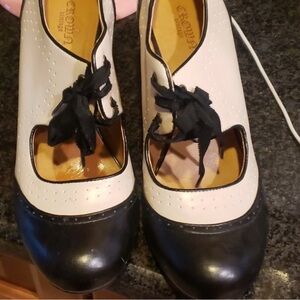 Two-Tone Black and White Vintage wedges